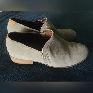 TOMS clogs, size 8 grey mules